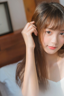 男生抱美女